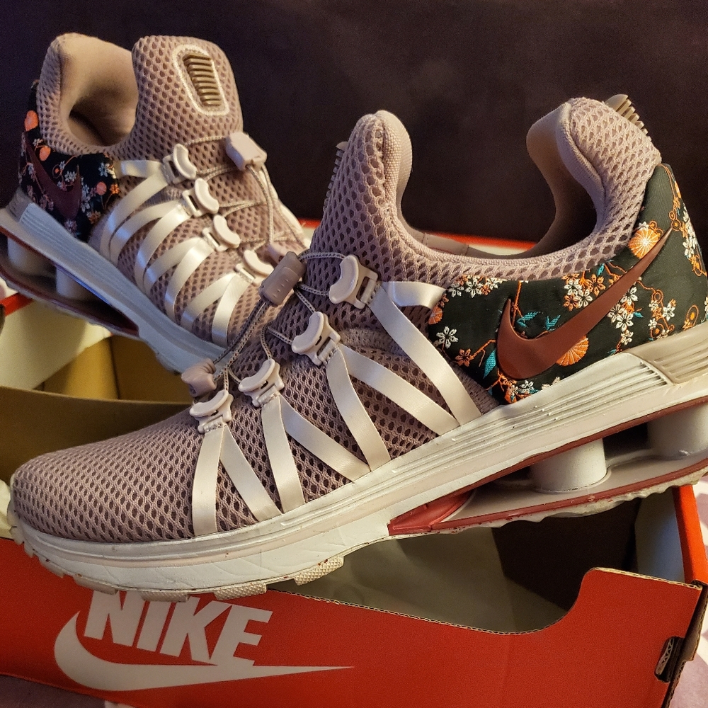 Womens nike shox gravity